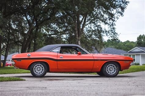 This 1970 Dodge Challenger R T 426 Hemi 4 Speed Manual Is Muscle Car Royalty Autoevolution