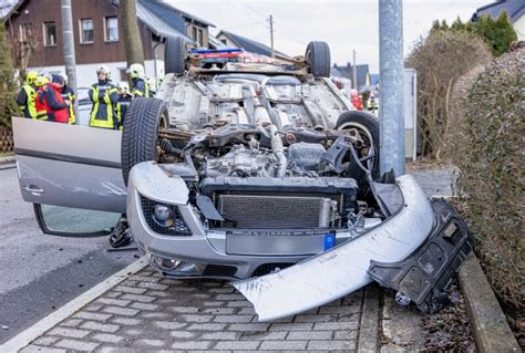 Großeinsatz Für Rettungskräfte Pkw überschlägt Sich Im Erzgebirge