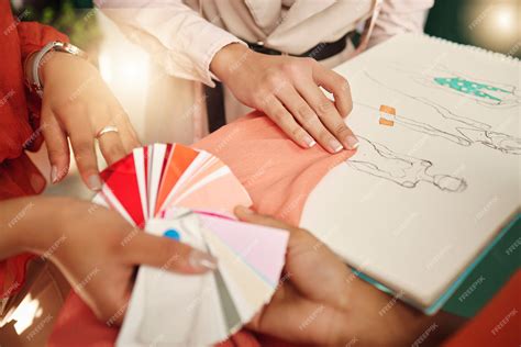 Premium Photo Fashion Designer Team And Women With Color Choice