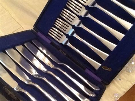 Superb Antique Walker And Hall Silver Plated Fish Knives And Forks