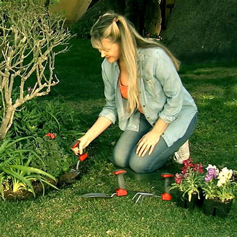 Bernini Easy Grip Garden Tool Set Red Hand Tool Kit In The Garden