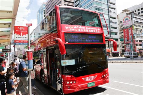 祖孫親子旅遊不可錯過的都會小旅行台北市雙層觀光巴士紅線認識台北的18個亮點看到最暢銷的紀念品就敗吧 Lucas阿嬤愛旅行