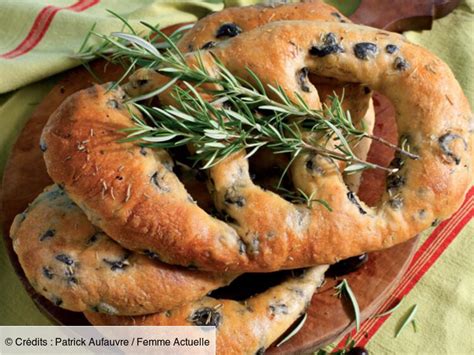 Fougasse aux olives et romarin rapide découvrez les recettes de