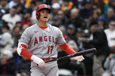 【mlb】大谷翔平、右ひざ付近に152キロ死球直撃で絶叫・苦悶の表情 「すべてのファンが息を呑んでいる」と実況 野球 スポーツブル