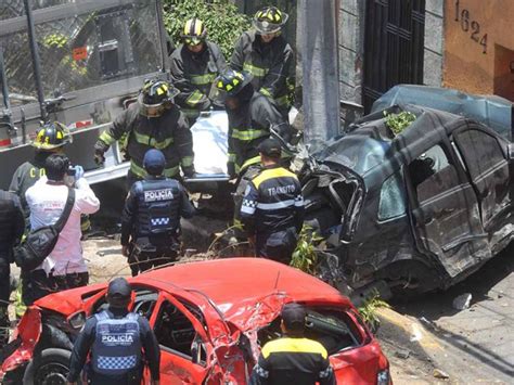 Una Familia Con 2 Niños Mueren En Trágico Accidente Tráiler Choca Contra 15 Naves