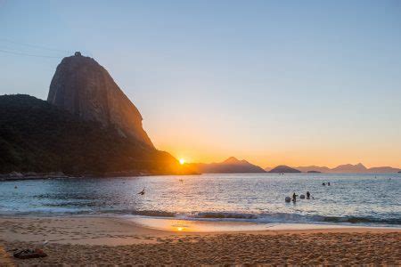 Nascer Do Sol Na Praia Vermelha Do Bairro Da Urca No Rio De Janeiro