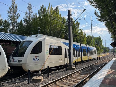 Commuters discovered a secret shortcut on the met line 19