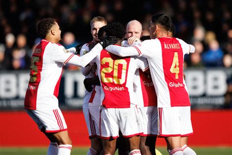 Voorbeschouwing Az Psv En Ajax In Achtervolging Op Feyenoord