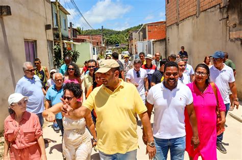 Prefeitura de Ilhéus entrega mais uma rua pavimentada Dessa vez no