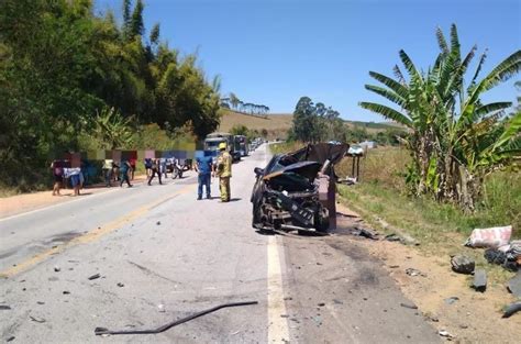 Motorista Bate Em Caminh O Ao Tentar Fazer Ultrapassagem E Tr S Morrem