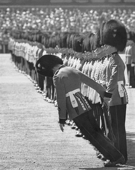 Welsh Royal Guard Falling Down Due To The Extreme Heat No One Rescued Him Because Of Rules