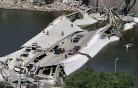 Effondrement D Un Pont Minneapolis Aux Tats Unis L Tat De Plus