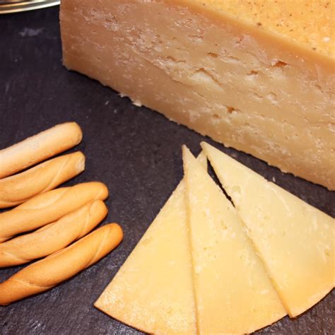 Paramo De Guzman Cured Cheese