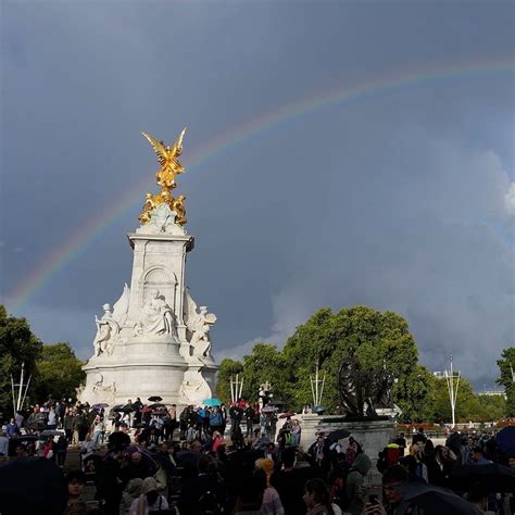 Rainbow Appeared Over Buckingham Palace Shortly Before Queen Elizabeth