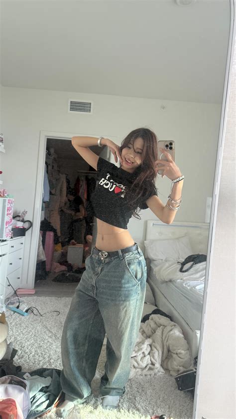 Amelia.Princess.Wu | swimmm >_