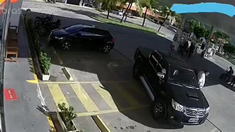 Instant Karma Pour Un Automobiliste Qui Se Gare N Importe Comment