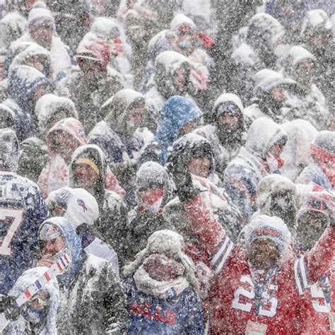 NFL – Throwback Thursday: The Snow Globe Game « rayonsports.com