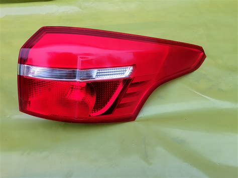 FORD FOCUS MK3 LIFT 14 LAMPA TYLNA PRAWA W BŁOTNIK KOMBI za 144 zł z