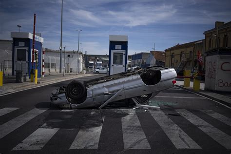 Demonstranti Blokirali Glavni Auto Put Oko Pariza