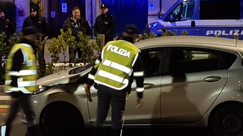 Controlli Antidroga Della Polizia A SantAgabio Arresti E Denunce La