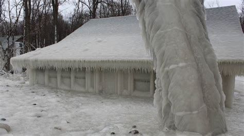 Lake Ontario Waves, Winds Turn Beach House Into 'Ice House' in Upstate ...