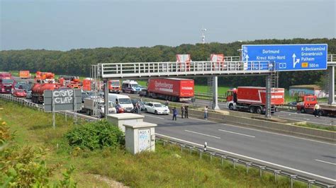 Schwerer Unfall Auf Der A Bei K Ln