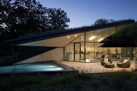 Striking Design For An Eco Friendly Home The Edgeland Residence Futuristic Home Underground