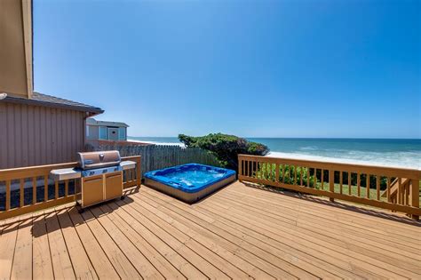 Oceanfront dog-friendly house w/ deck, private hot tub & stunning views ...