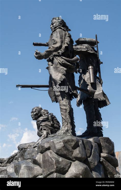 Meriwether lewis, william clark statue hi-res stock photography and images - Alamy