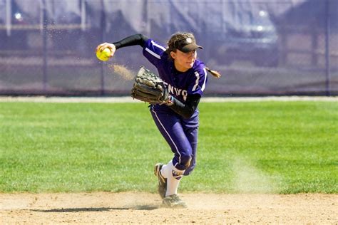 Happy To Be Home Again Ladies Split Doubleheaders — The Kenyon Collegian