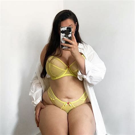 Hot Sexy Becky Lou Button Bikini Pics