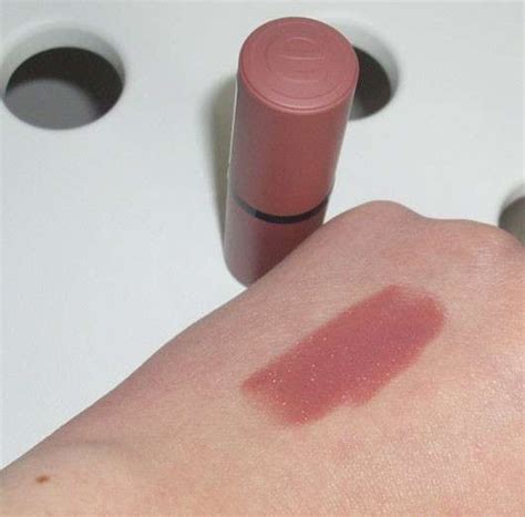 Test Lippenstift Essence Longlasting Lipstick Nude Farbe 05 Cool