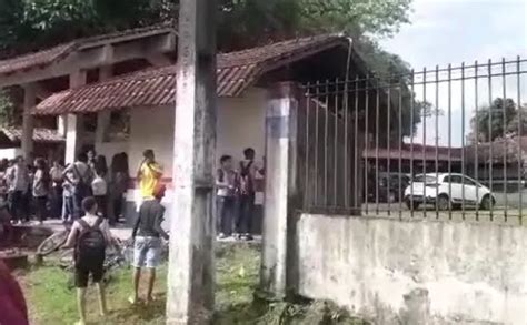 Aluno é esfaqueado por colega dentro de escola