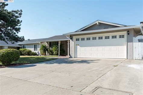 34830 Begonia St Union City Ca 94587 Mls 40791865 Redfin