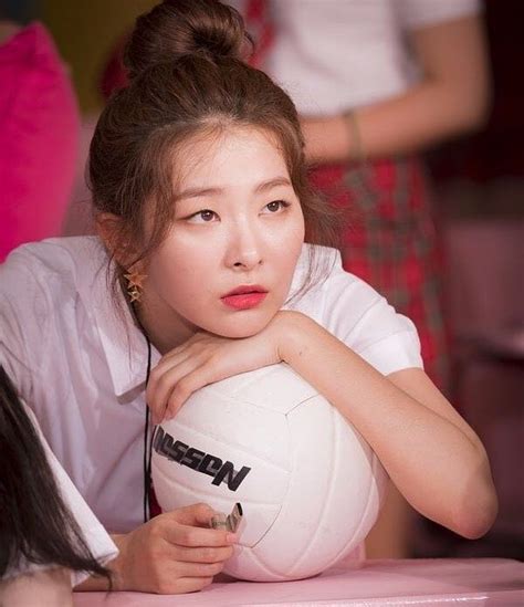 Red Velvet Seulgi Girl Fashion Face Alive People Seriously Idol