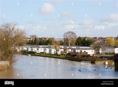 Weir Meadow Holiday Park On The Banks Of The River Avon At Evesham