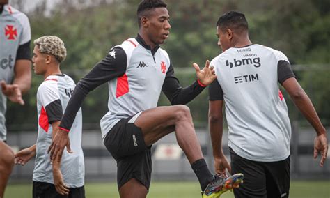 Barbieri testa time em jogo treino neste sábado visando partida contra