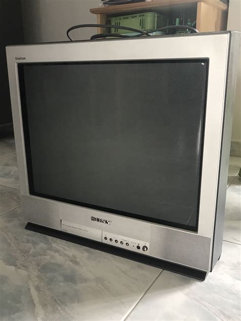 [Trinitron] 21 inch Sony colour TV, Home Appliances, TVs ...