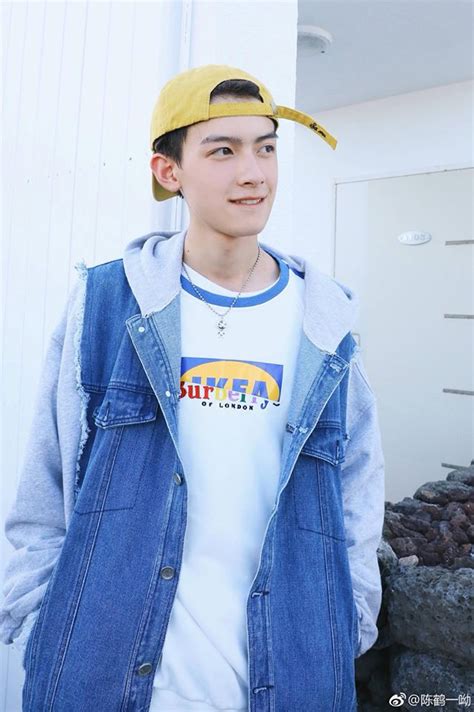 Hot boy Trung Quốc 19 tuổi giống nhiều diễn viên nổi tiếng