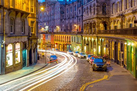 Victoria Street in Edinburgh - Shop and Dine on the Street That ...