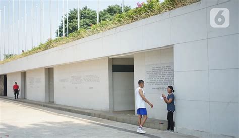 Foto Kembali Dibuka Pengunjung Taman Lapangan Banteng Dibatasi Foto