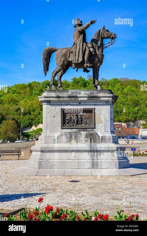 Statue Questre De Napol On Sur La Place De La L Gion D Honneur Dans La