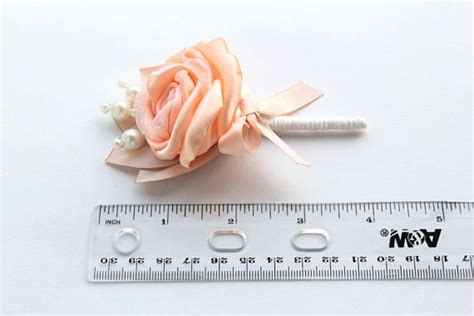 Cette liste est pour une boutonnière de mariage rose pêche goupille