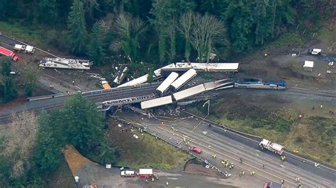 Amtrak Derailment Witness Helped Victims Right After Crash We Held Their Hands Abc News