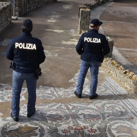 Il Suicidio Della Quindicenne A Piazza Armerina Sentiti Dalla Polizia