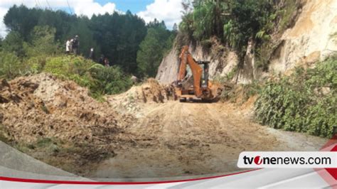 Jalan Provinsi Penghubung Antar Kecamatan Di Taput Lumpuh Tertimbun