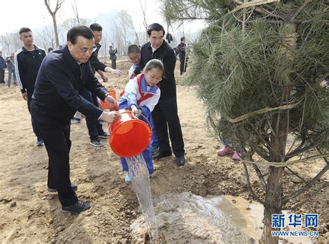 党和国家领导人参加首都义务植树活动（2） 千龙网·中国首都网