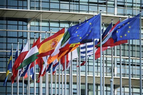 Евросоюз решил ежегодно тратить миллион евро на борьбу с российской ...