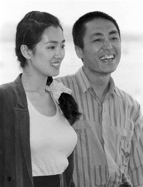 1995年，張藝謀將鞏俐捉姦在床，隨後鞏俐怒嫁新加坡富商黃和祥 每日頭條