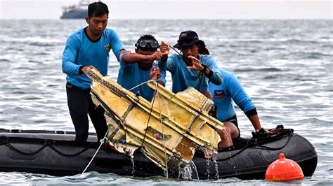 Hallaron Restos Humanos Ropa Y Las Cajas Negras Del Avión Siniestrado